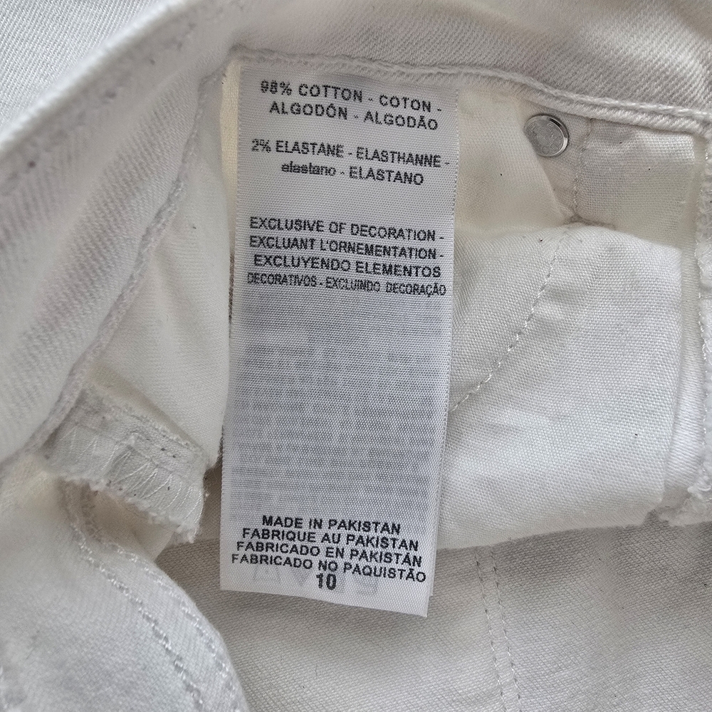 Denizen from Levi's Women's Modern Crop Jeans - Picture 4 of 9
